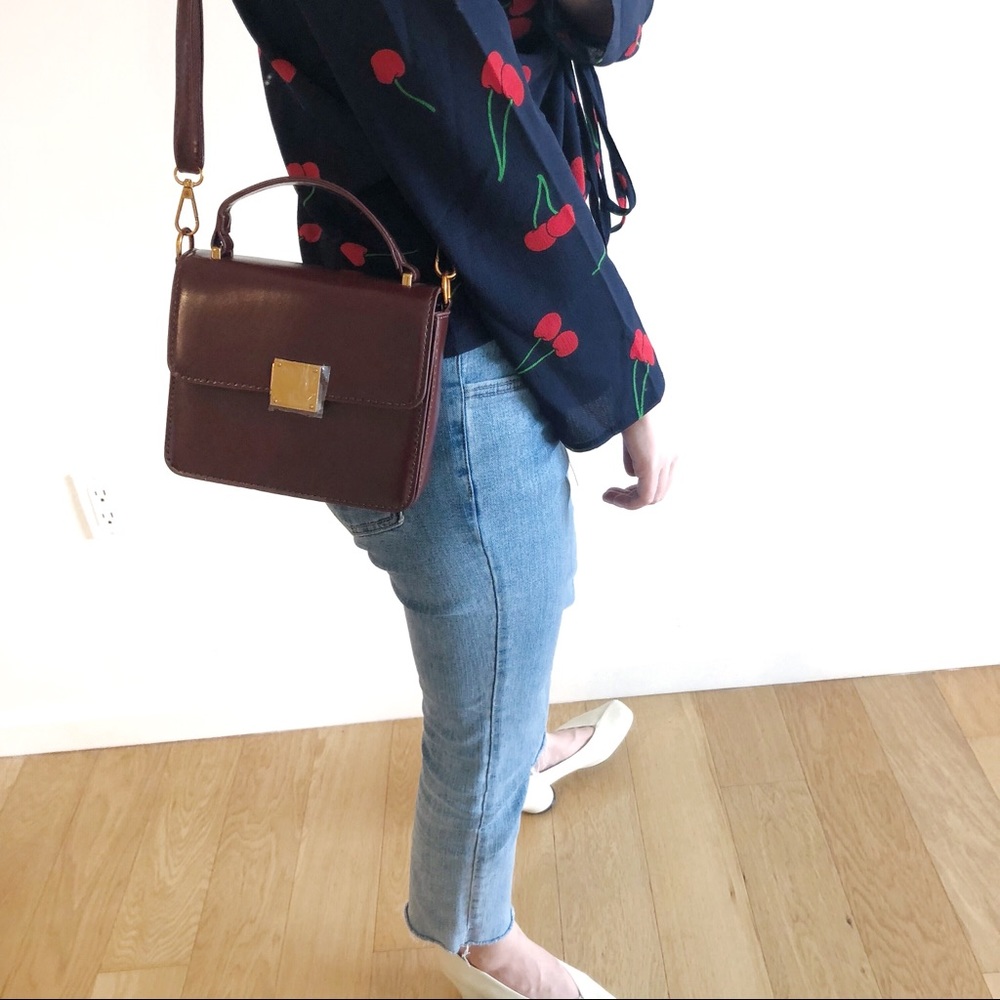 LAST ONE burgundy square shoulder crossbody bag - Picture 3 of 6